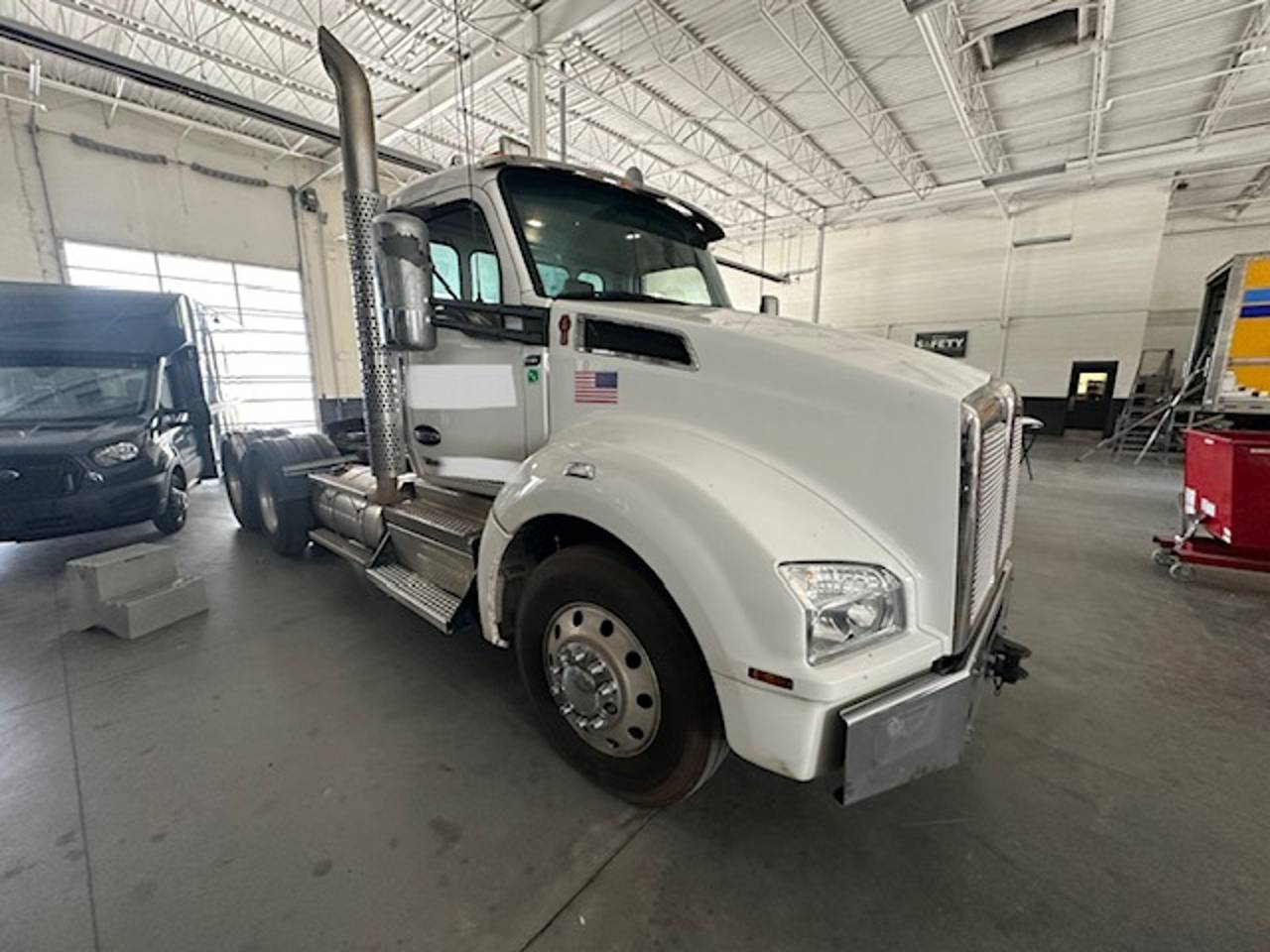 2025 Kenworth T880 Day Cab, exterior photo 1