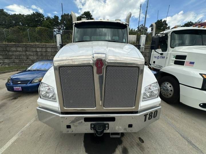 2025 Kenworth T880 Day Cab, exterior photo 4