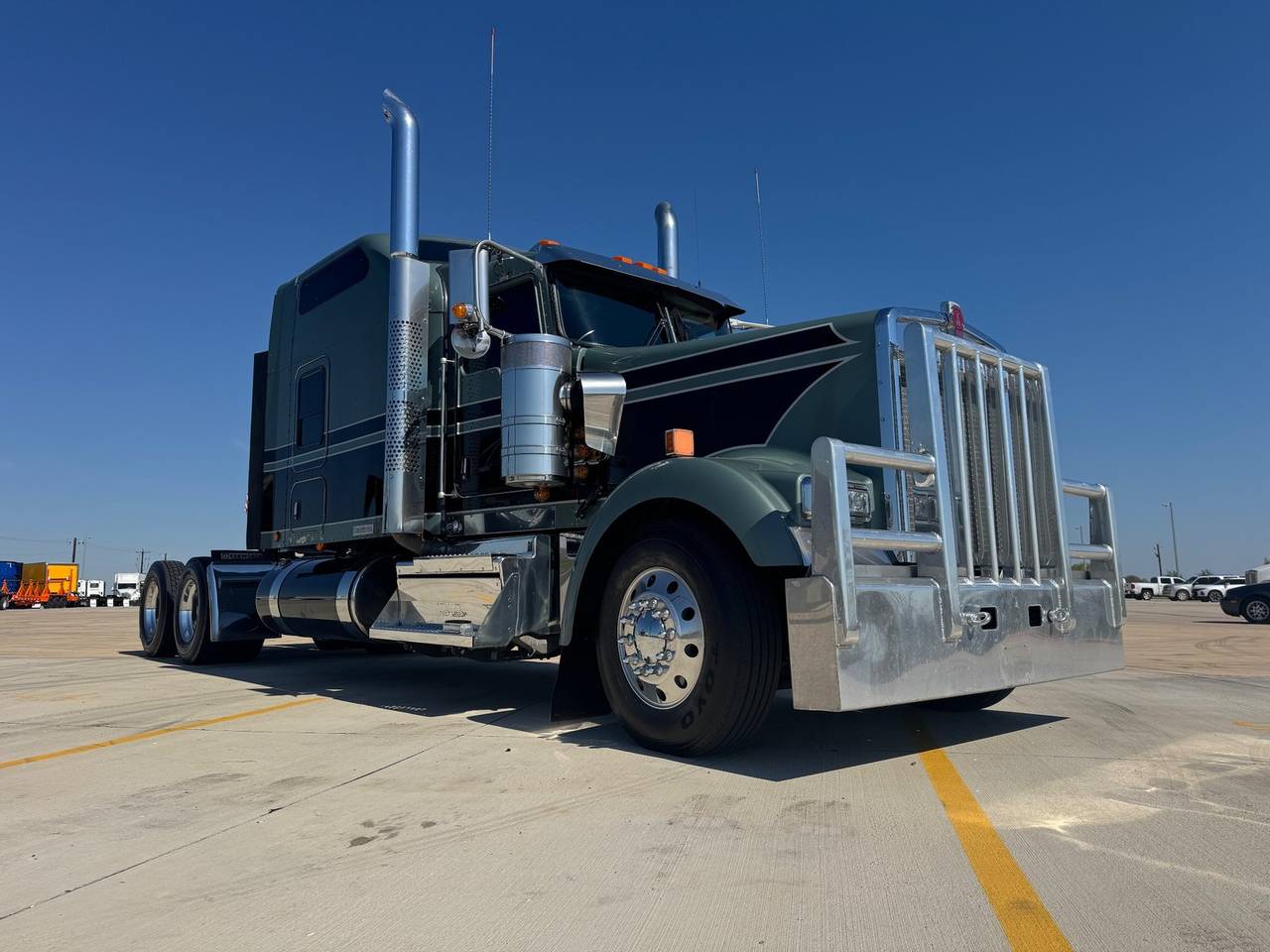 2025 Kenworth W900L 86" Studio Sleeper, exterior photo 1
