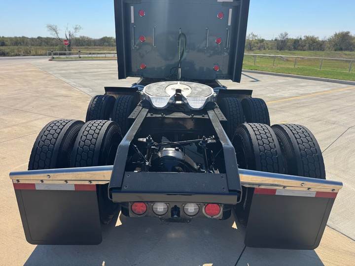 2025 Kenworth W900L 86" Studio Sleeper, exterior photo 3