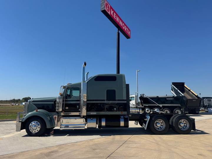 2025 Kenworth W900L 86" Studio Sleeper, exterior photo 6