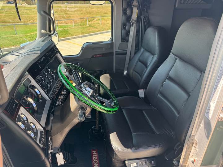 2025 Kenworth W900L 86" Studio Sleeper, interior photo 8