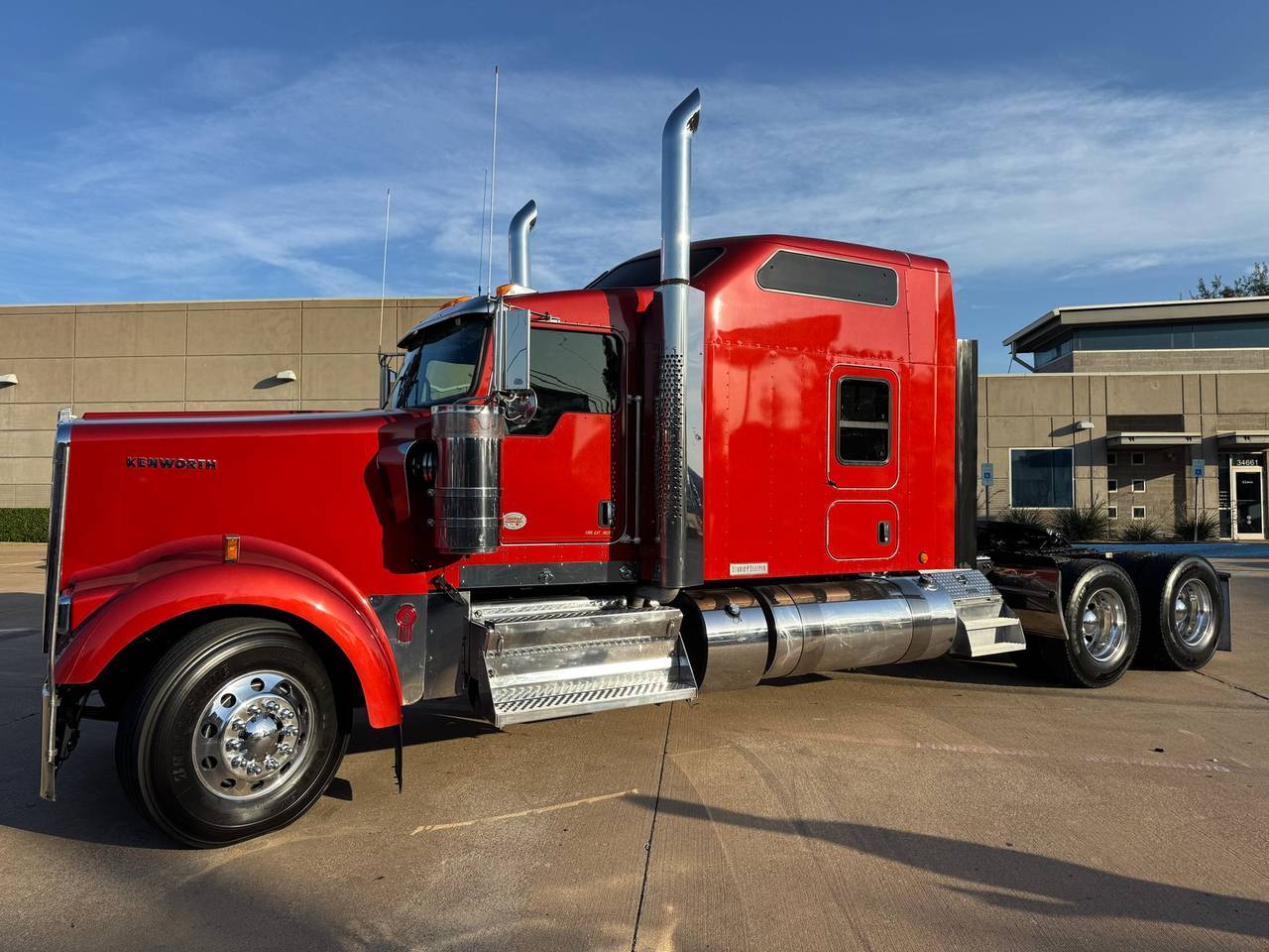 2025 Kenworth W900L 86" Studio Sleeper, exterior photo 1