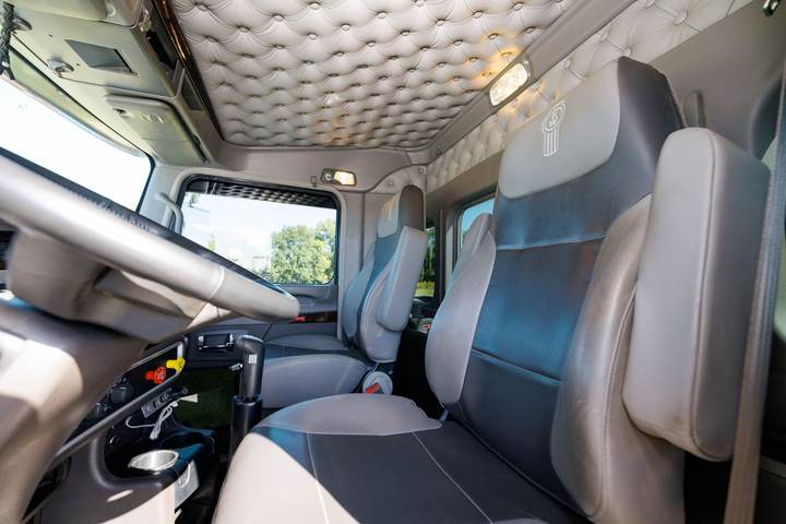 2025 Kenworth W900L Day Cab, interior photo 6