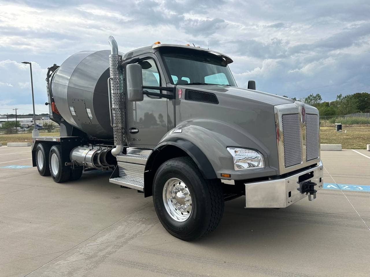2026 Kenworth T880 Mixer Truck, exterior photo 1