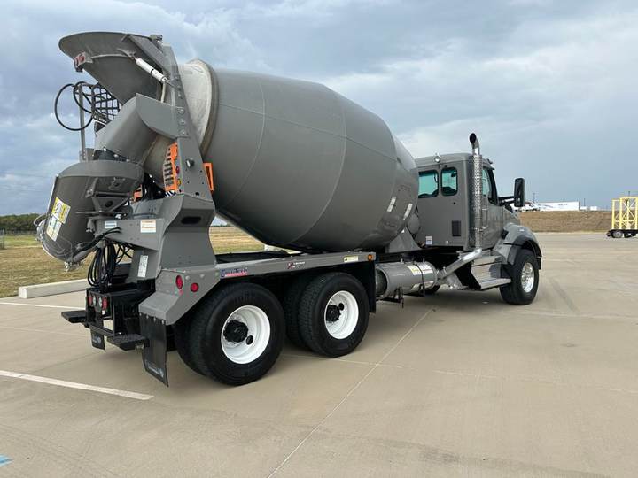 2026 Kenworth T880 Mixer Truck, exterior photo 2