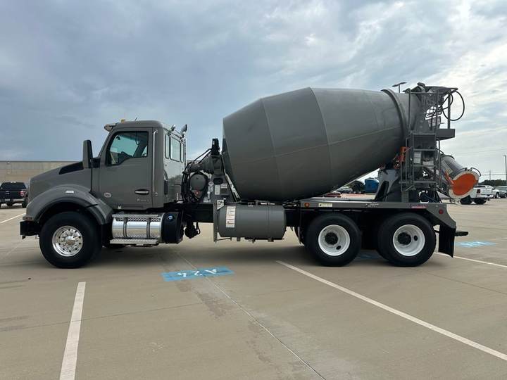 2026 Kenworth T880 Mixer Truck, exterior photo 4