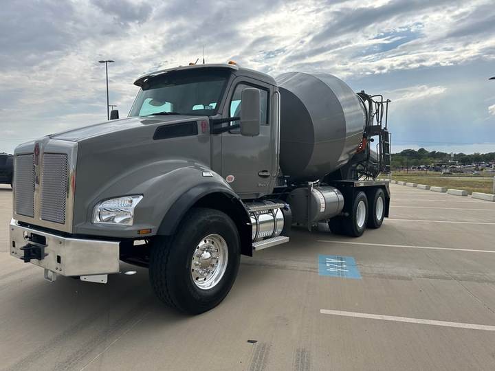 2026 Kenworth T880 Mixer Truck, exterior photo 5