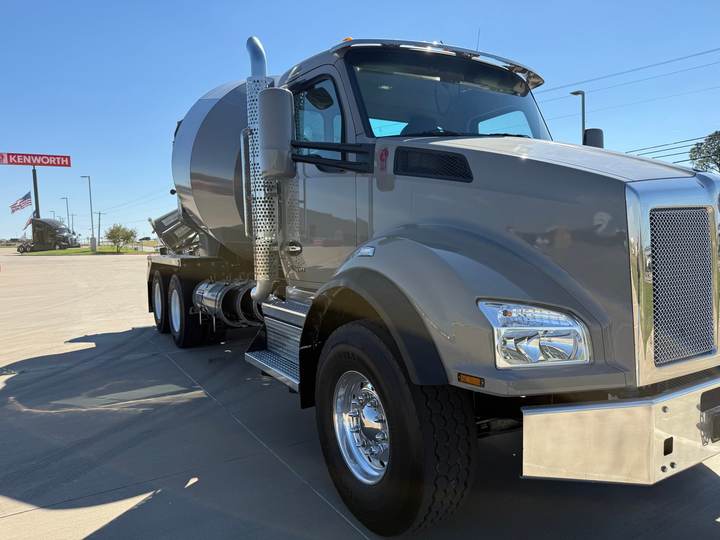 2026 Kenworth T880 Mixer Truck, exterior photo 1
