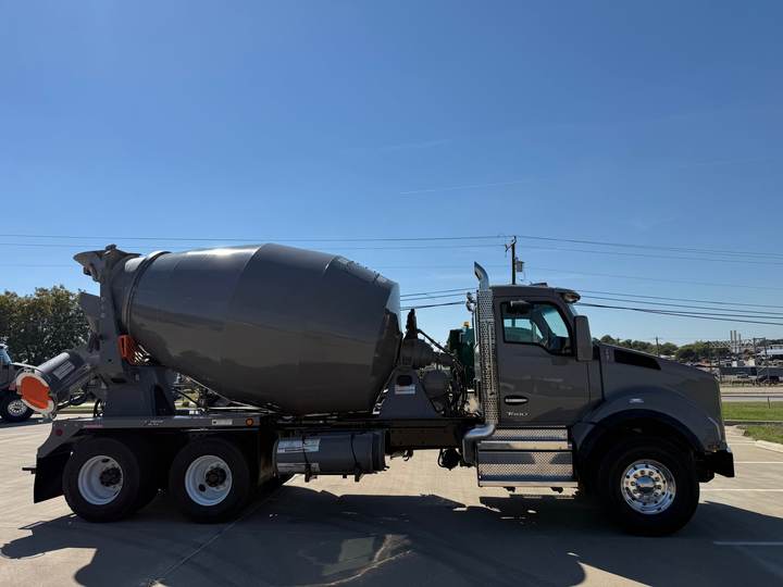 2026 Kenworth T880 Mixer Truck, exterior photo 2