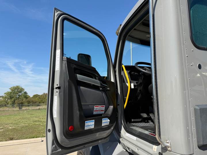 2026 Kenworth T880 Mixer Truck, interior photo 5