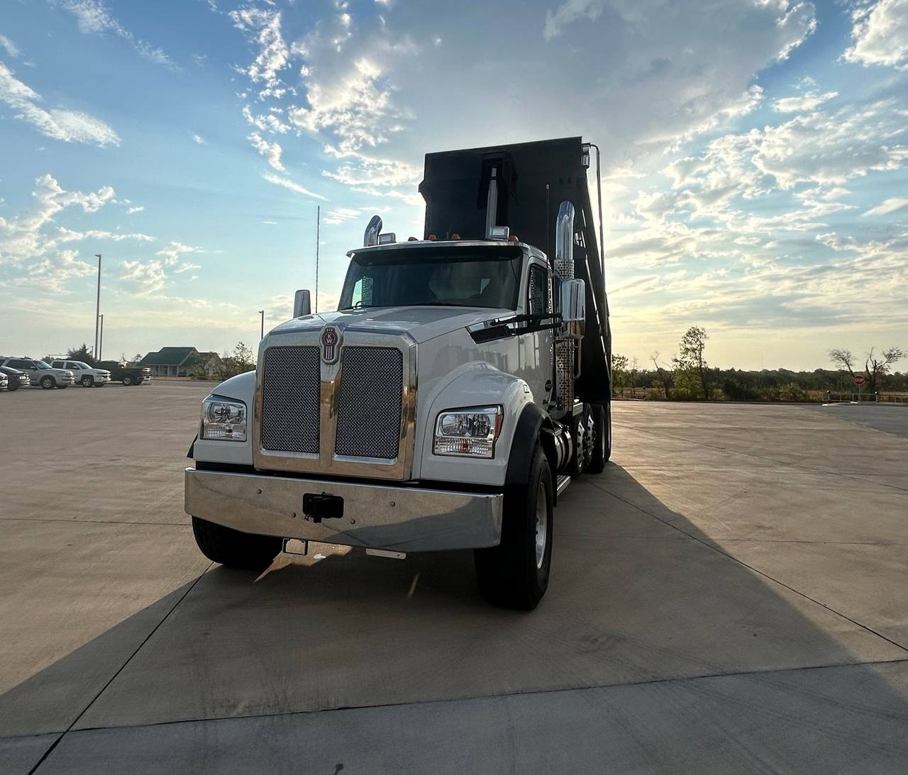 2026 Kenworth T880S Quad Axle Dump Truck, exterior photo 1