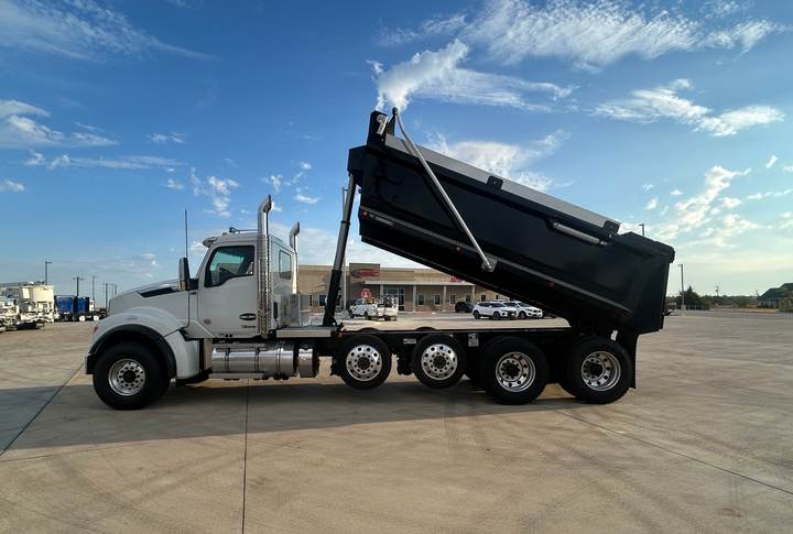 2026 Kenworth T880S Quad Axle Dump Truck, exterior photo 3