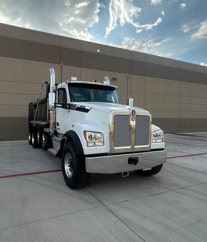 2026 Kenworth T880S Quad Axle Dump Truck, exterior photo 4