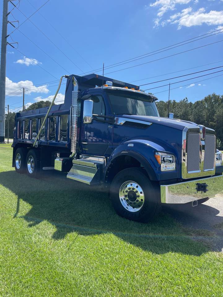 2026 Kenworth T880S Tandem Dump Truck, exterior photo 2