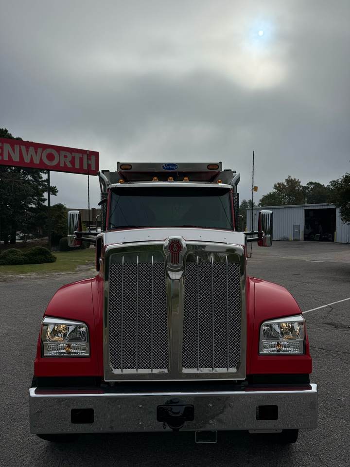 2026 Kenworth W990 Tri-Axle Dump Truck, exterior photo 2