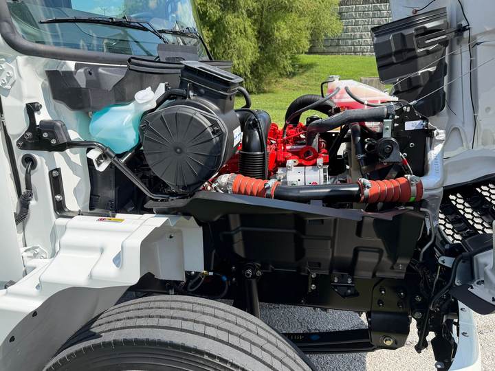 2027 Hino L6 Cab and Chassis, exterior photo 5