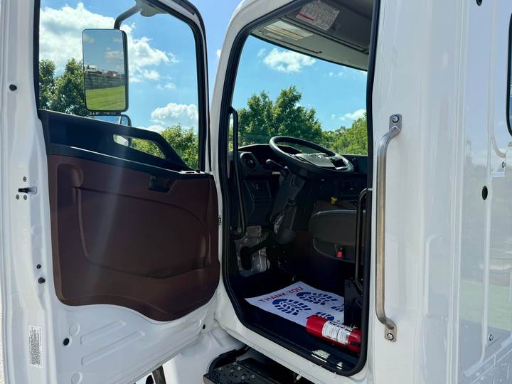 2027 Hino L6 Cab and Chassis, interior photo 8