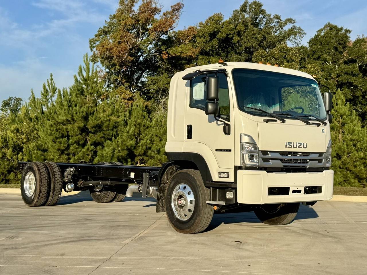 2027 Isuzu Ftr Cab and Chassis, exterior photo 1