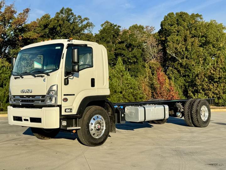 2027 Isuzu Ftr Cab and Chassis, exterior photo 2