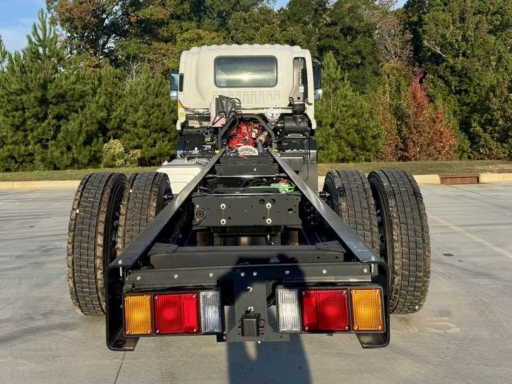 2027 Isuzu Ftr Cab and Chassis, exterior photo 3