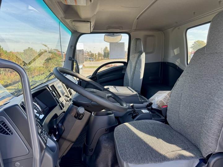 2027 Isuzu Ftr Cab and Chassis, interior photo 5