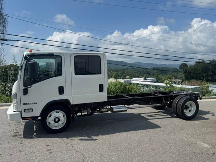 2027 Isuzu Npr-hd Cab and Chassis, exterior photo 2