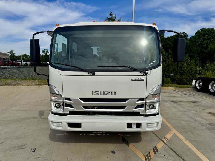 2027 Isuzu Npr-hd Cab and Chassis, exterior photo 3