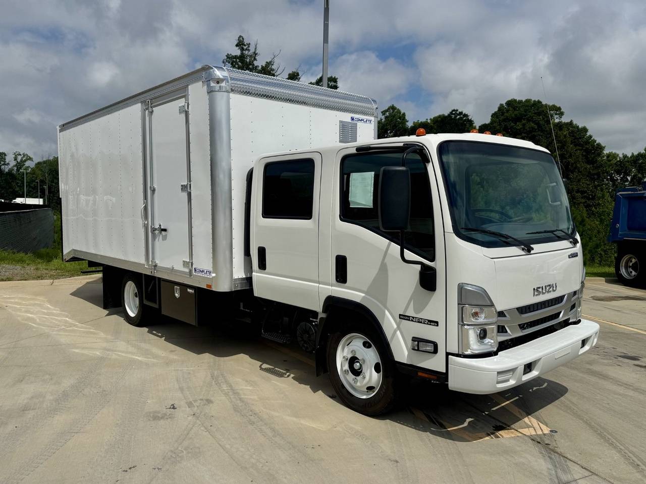 2027 Isuzu Npr-hd Cab and Chassis, exterior photo 1