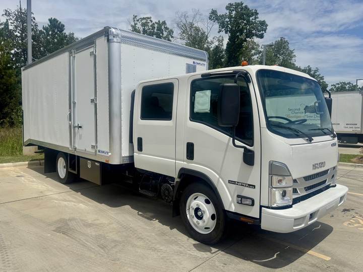 2027 Isuzu Npr-hd Cab and Chassis, exterior photo 1