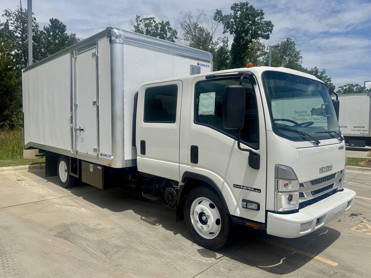 2027 Isuzu Npr-hd Cab and Chassis, exterior photo 1