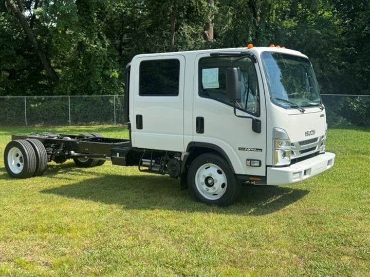 2027 Isuzu Npr-hd Cab and Chassis, exterior photo 1