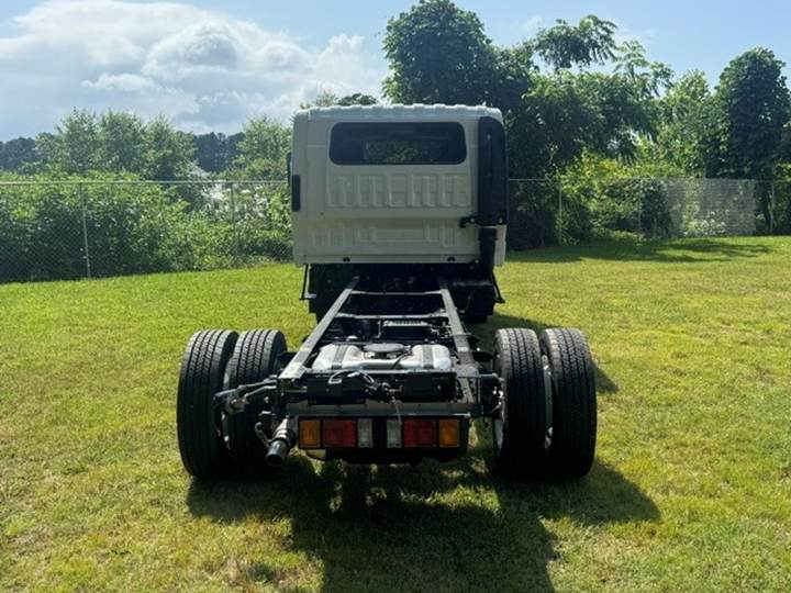 2027 Isuzu Npr-hd Cab and Chassis, exterior photo 3