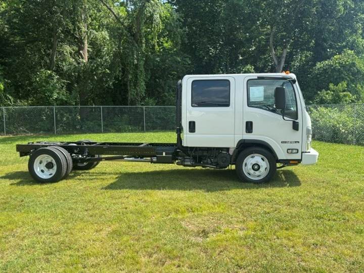 2027 Isuzu Npr-hd Cab and Chassis, exterior photo 5