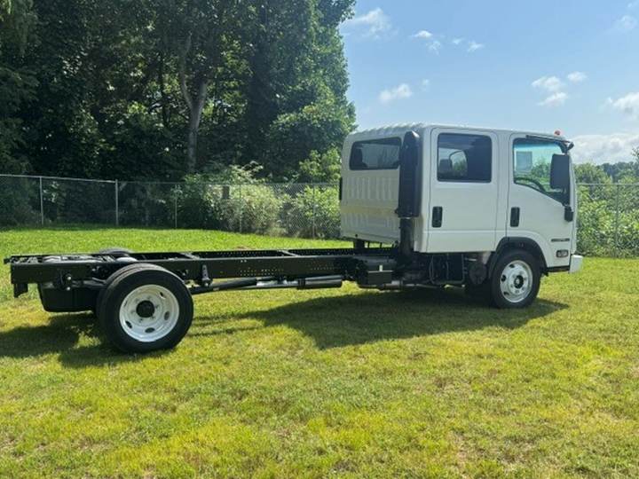 2027 Isuzu Npr-hd Cab and Chassis, exterior photo 6