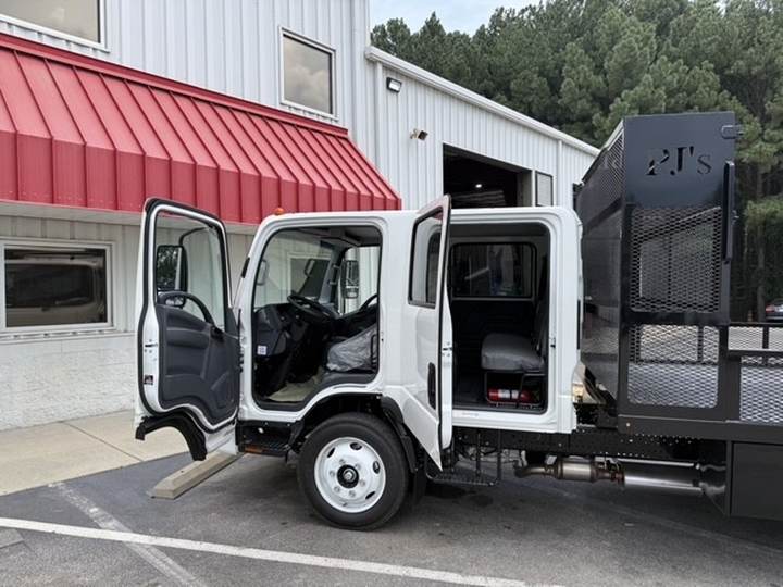 2027 Isuzu Npr-hd Cab and Chassis, exterior photo 5