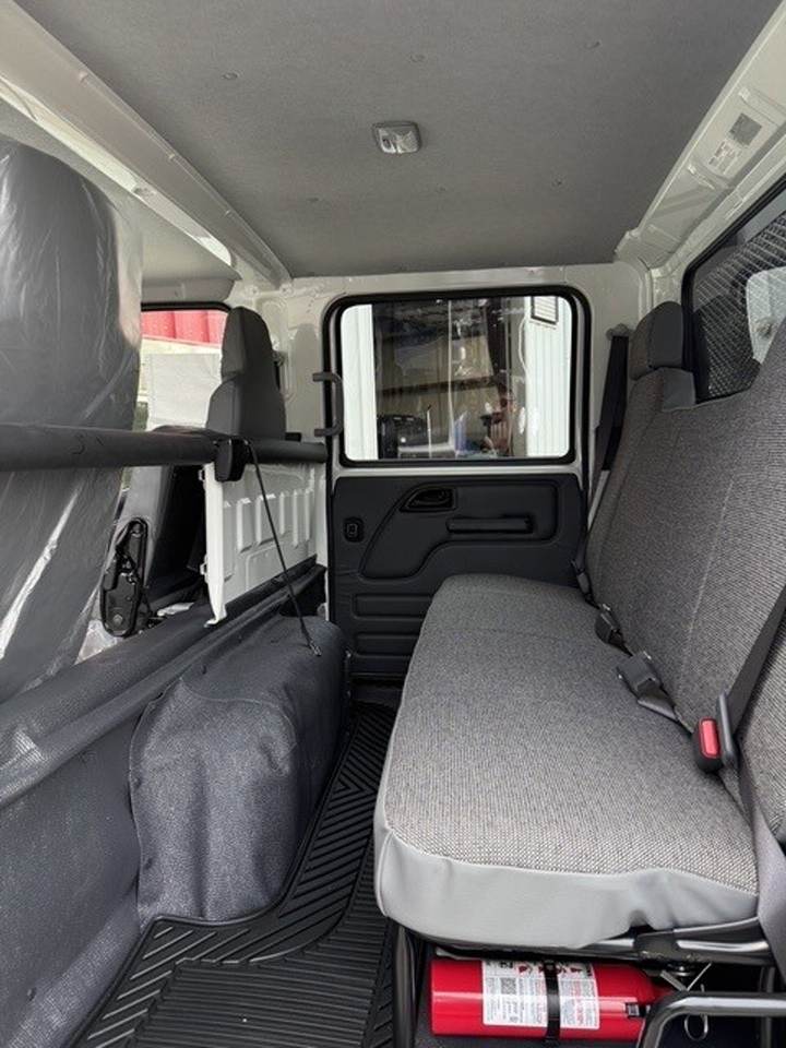 2027 Isuzu Npr-hd Cab and Chassis, interior photo 7