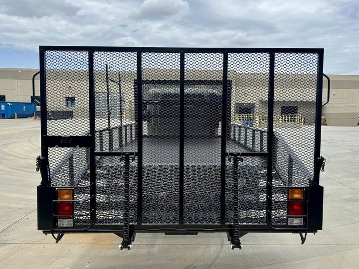 2027 Isuzu Npr-hd Cab and Chassis, exterior photo 3