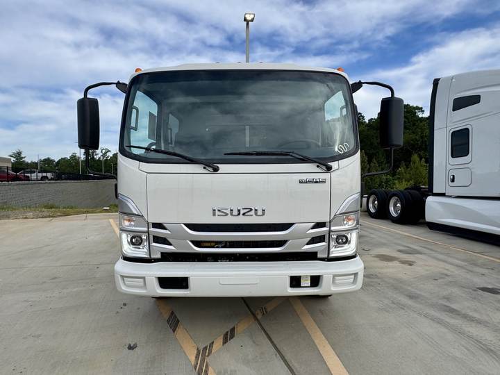 2027 Isuzu Npr-hd Cab and Chassis, exterior photo 4
