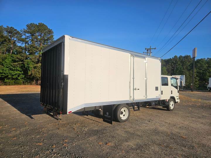 2027 Isuzu Npr-hd Landscape Truck, exterior photo 3