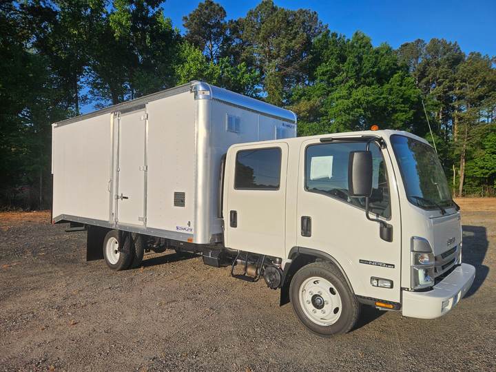 2027 Isuzu Npr-hd Landscape Truck, exterior photo 1