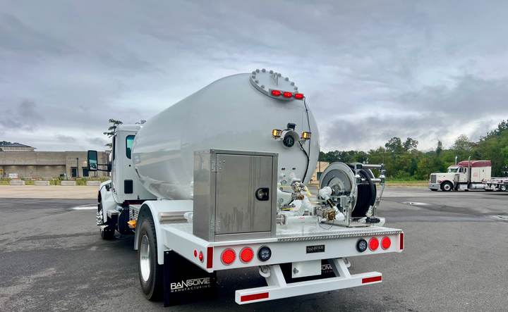 2027 Kenworth T380 Cab and Chassis, exterior photo 4