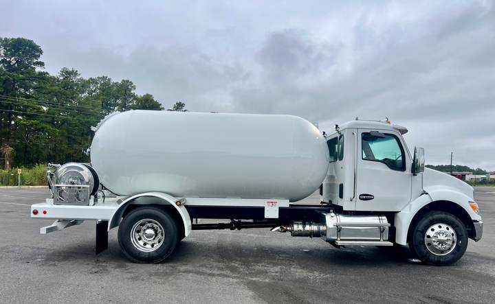 2027 Kenworth T380 Cab and Chassis, exterior photo 5