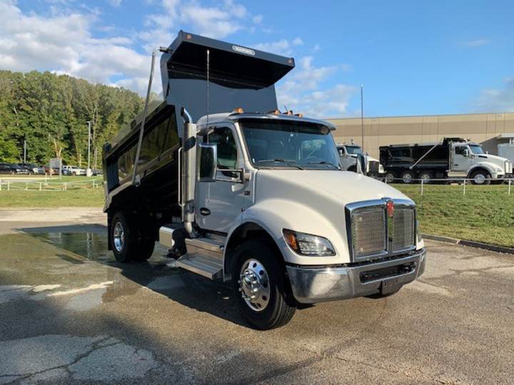 2027 Kenworth T380 Dump Truck, exterior photo 1