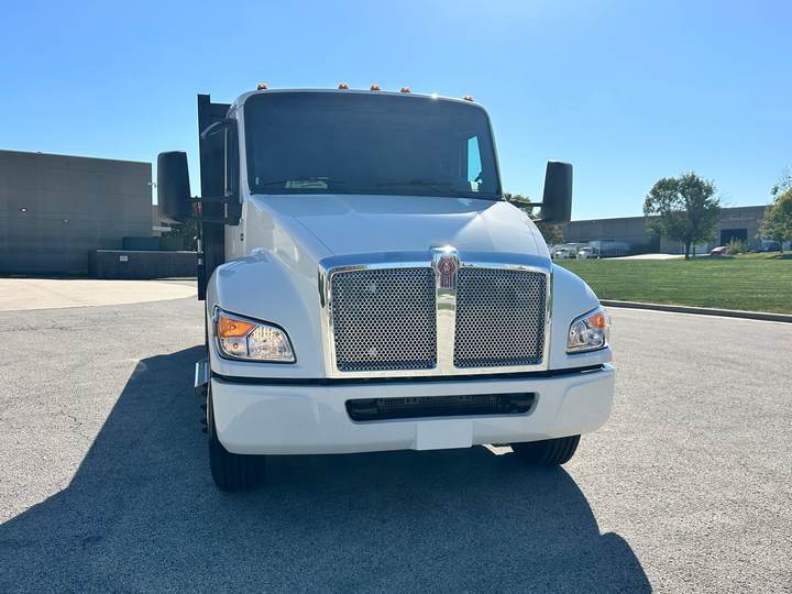 2027 Kenworth T380 Flatbed Truck, exterior photo 2