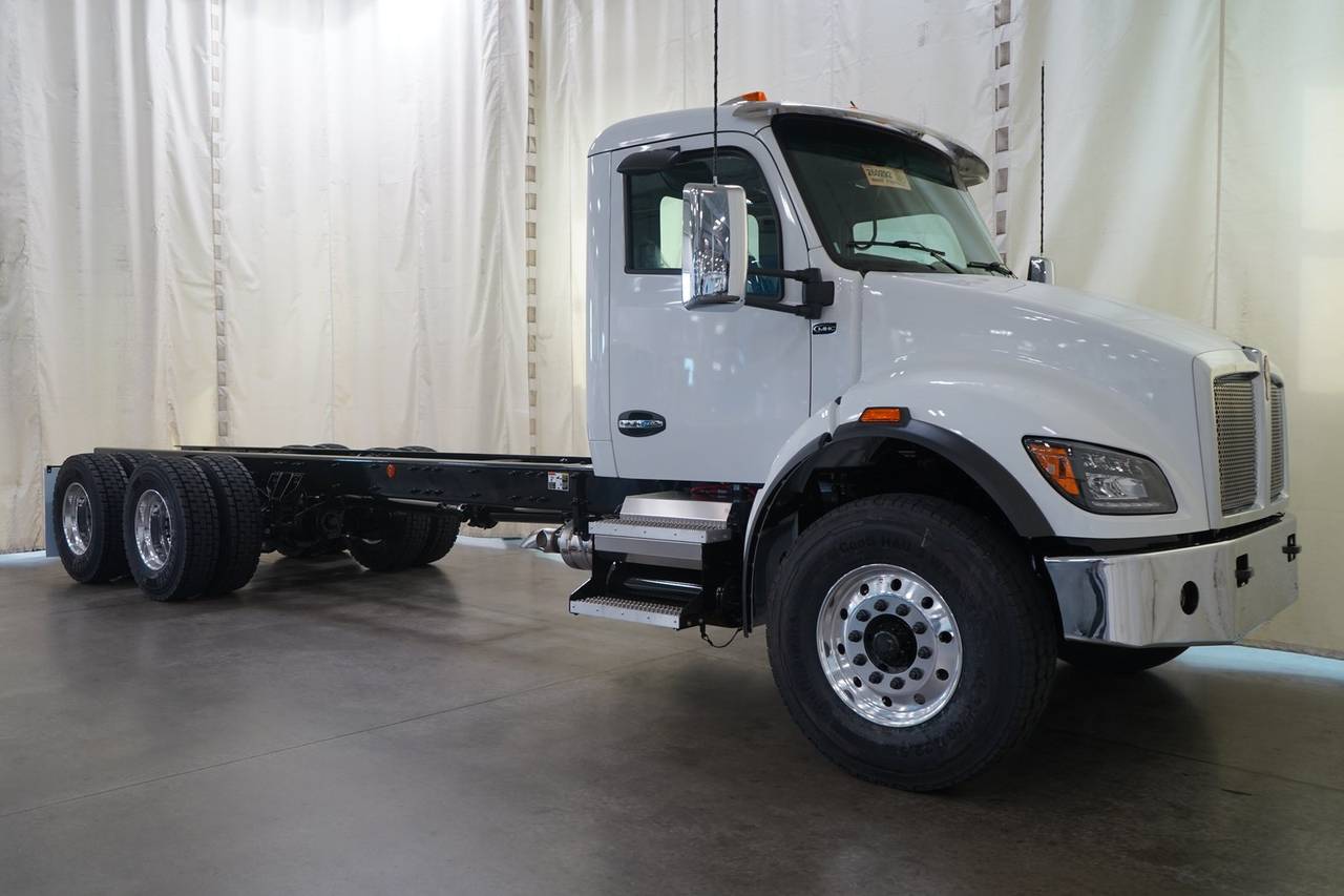 2027 Kenworth T480 Flatbed Truck, exterior photo 1