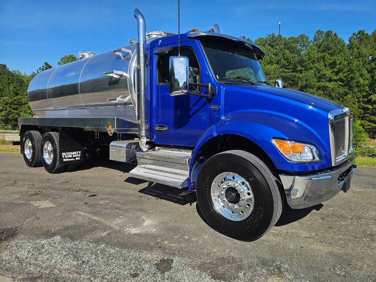 2027 Kenworth T480 Septic Truck, exterior photo 1