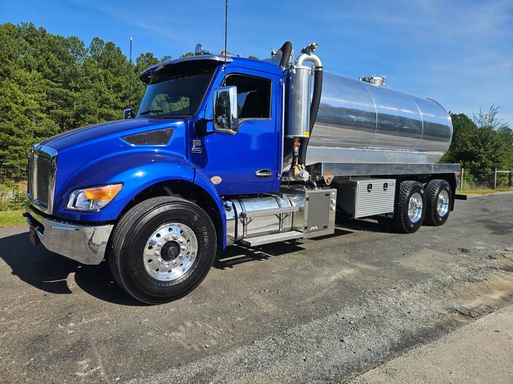 2027 Kenworth T480 Septic Truck, exterior photo 2