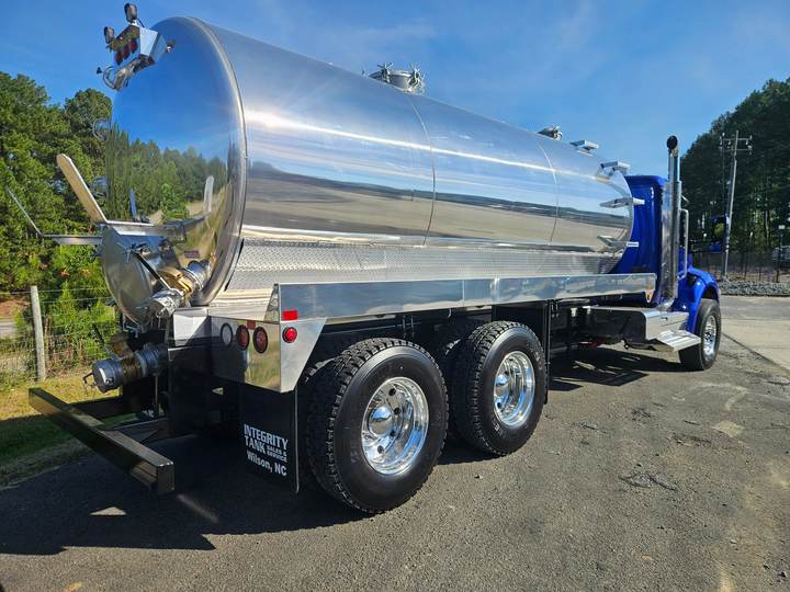 2027 Kenworth T480 Septic Truck, exterior photo 3