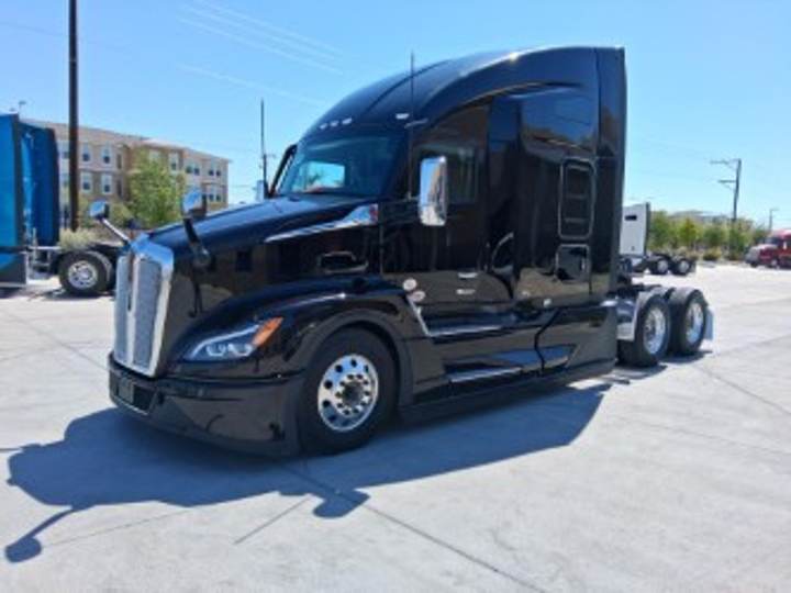 2027 Kenworth T680 76" Raised Roof Sleeper, exterior photo 2